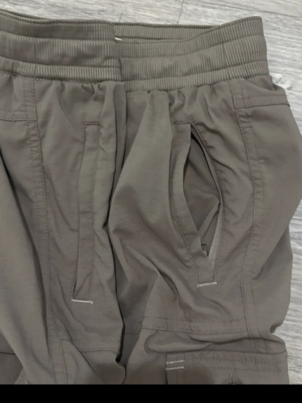 L.L. Bean XS Vista Camp Pants, Quick Dry Straight-Leg Cargo Dk. Taupe LNC $89 - Picture 4 of 12